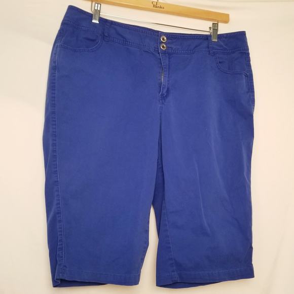 Lane Bryant Women's Cotton Blend Bermuda Shorts Buttons Zipper Pockets Size 18 - Picture 1 of 6